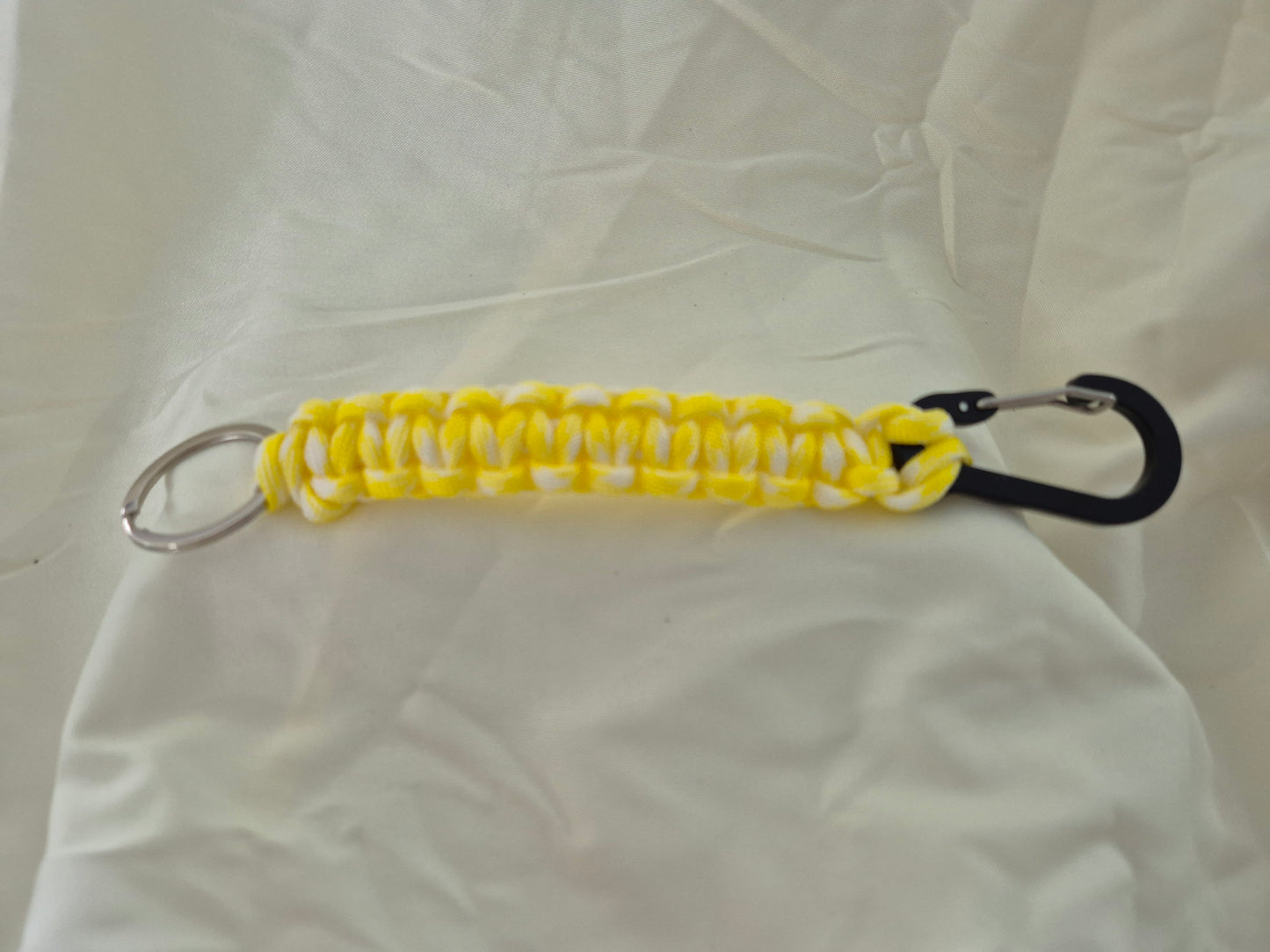 🔑 Paracord Keychains – Clip-On Utility with Personality