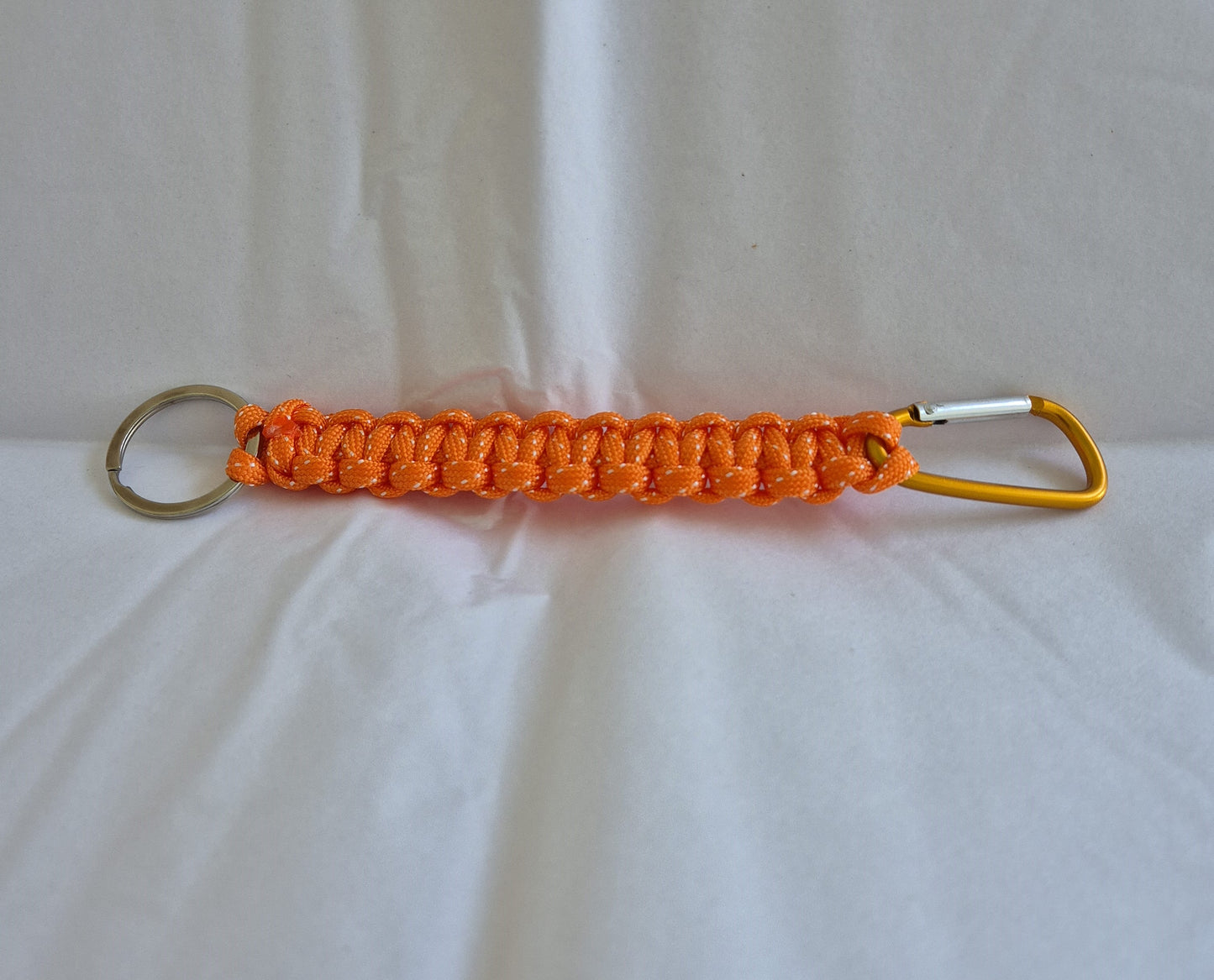 🔑 Paracord Keychains – Clip-On Utility with Personality