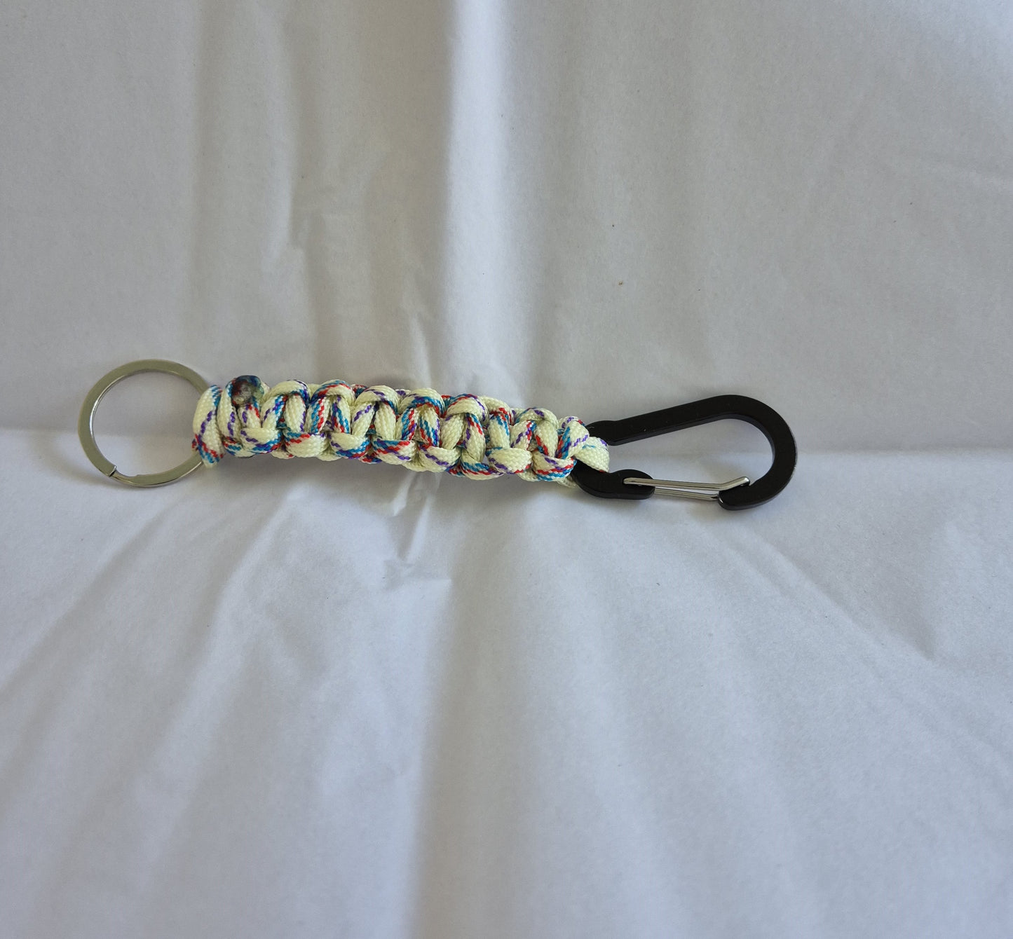 🔑 Paracord Keychains – Clip-On Utility with Personality