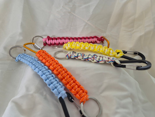 🔑 Paracord Keychains – Clip-On Utility with Personality